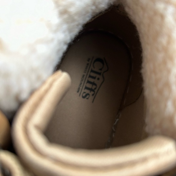 NWOT Cliffs by White Mountain boots women’s size 7 tan suede with fur trim - Picture 7 of 10